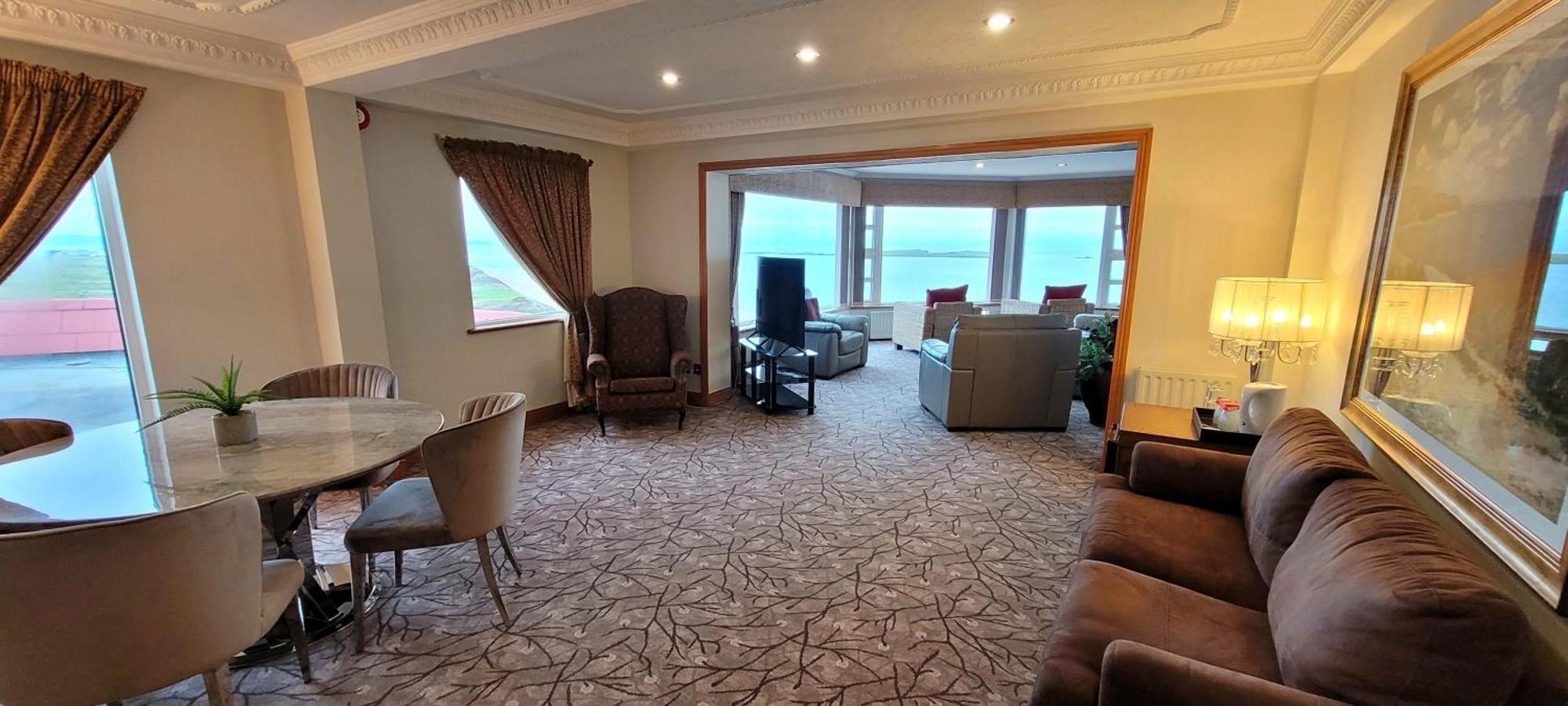 Royal Court Hotel 3*