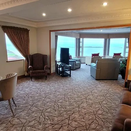 Royal Court Hotel Portrush Exterior photo